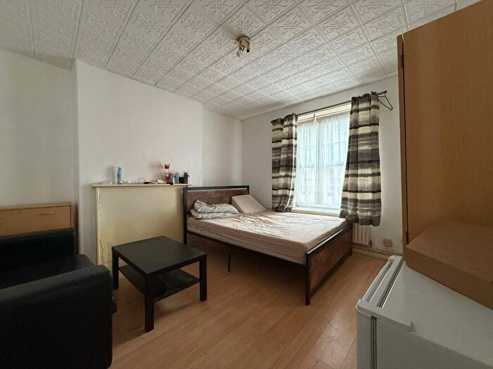 3 Bedroom House To Rent In Quaker Street, London, E1