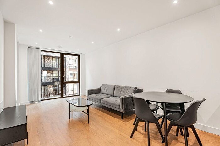 2 Bedroom Flat For Sale In New Village Avenue, East India And Lansbury, E14