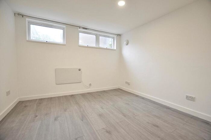 1 Bedroom Flat To Rent In Stopford Road, Plaistow, E13