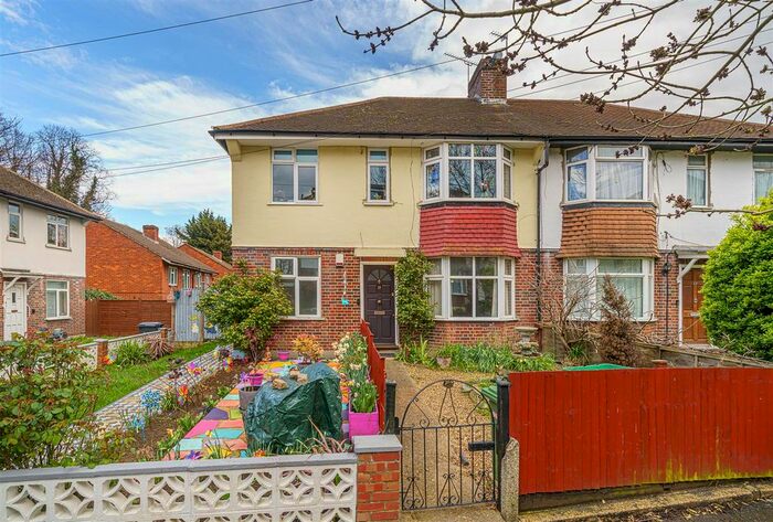 2 Bedroom Property To Rent In Ridgemount Close, London, SE20
