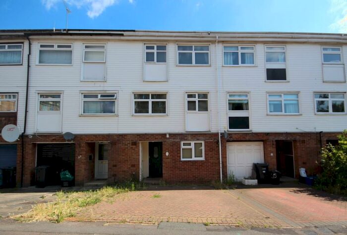 4 Bedroom Town House To Rent In Ford End, Woodford Green, Essex, IG8
