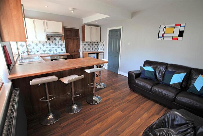 4 Bedroom Semi-Detached House To Rent In St. Annes Green, Headingley, Leeds, LS4