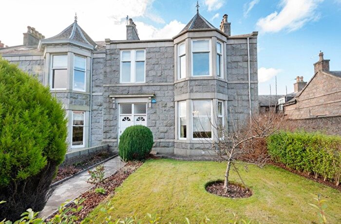 2 Bedroom Flat To Rent In Forest Avenue, Aberdeen, AB15