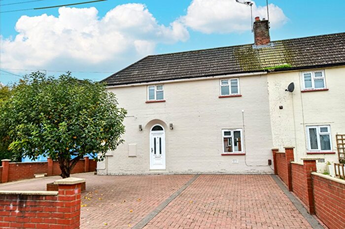 3 Bedroom Semi-Detached House To Rent In Piggotts Orchard, Amersham, Buckinghamshire, HP7