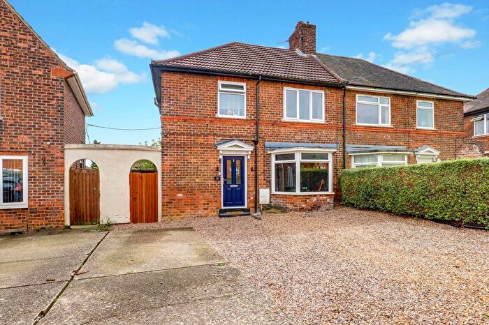 3 Bedroom Semi-Detached House For Sale In The Crescent, Blidworth, NG21