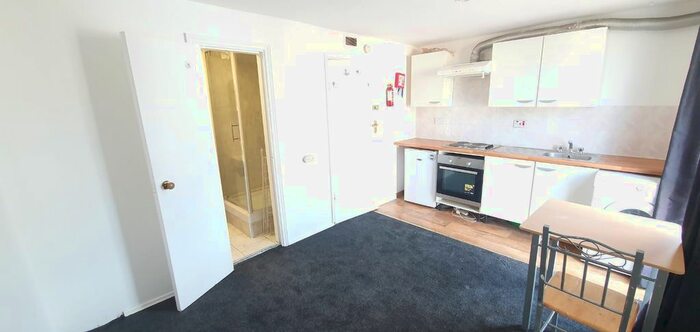 Studio To Rent In Milton Road, Turnpike Lane, N15