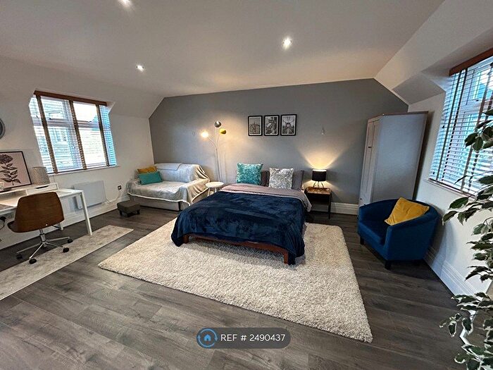 Studio To Rent In Melliss Avenue, Richmond, TW9