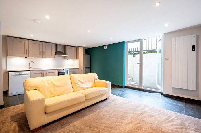 1 Bedroom Flat To Rent In Wheatfield Way, Kingston, Kingston Upon Thames, KT1