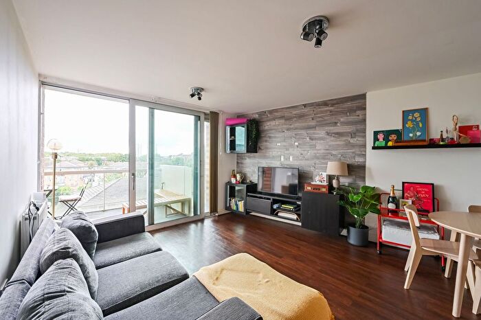 2 Bedroom Flat To Rent In Devons Road, Bow, London, E3