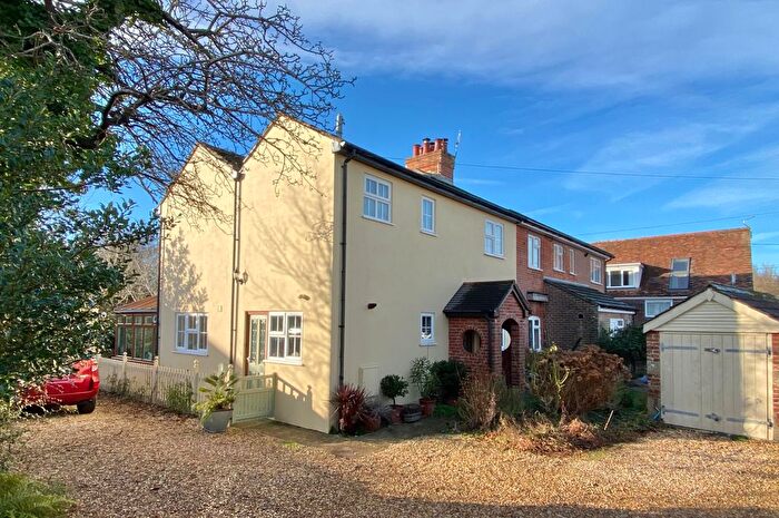 3 Bedroom Semi Detached House For Sale In Duck Island Lane, Ringwood, BH24