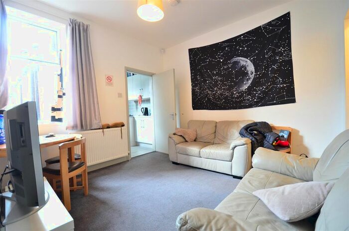 4 Bedroom Terraced House To Rent In Warwards Lane, Selly Oak, Birmingham, B29