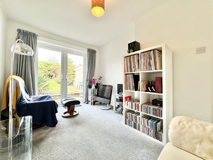 2 Bedroom Semi-Detached Bungalow For Sale In Glamis Close, Garforth, LS25