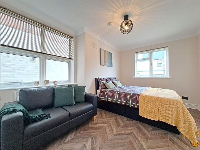 2 Bedroom Flat To Rent In Palmerston Road, London, E17