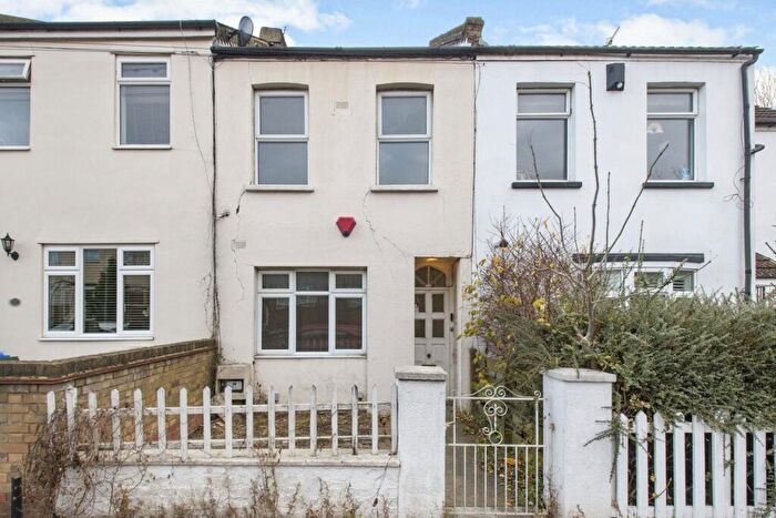 3 Bedroom Terraced House To Rent In Rushdene London, SE2