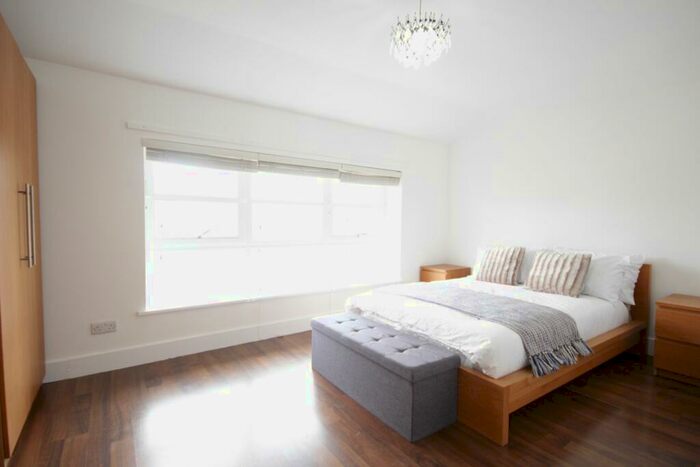 2 Bedroom Apartment To Rent In Hermitage Wall, Wapping, E1W
