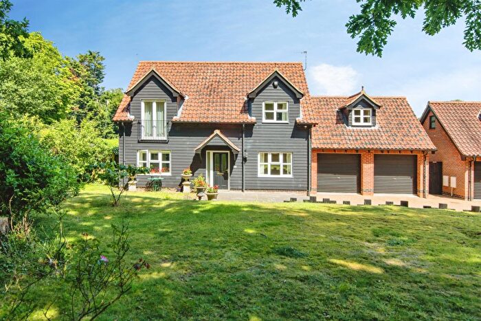 4 Bedroom Detached House For Sale In Church Road, Kessingland, Lowestoft, NR33