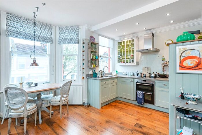 1 Bedroom Flat For Sale In Bracewell Road, London, W10