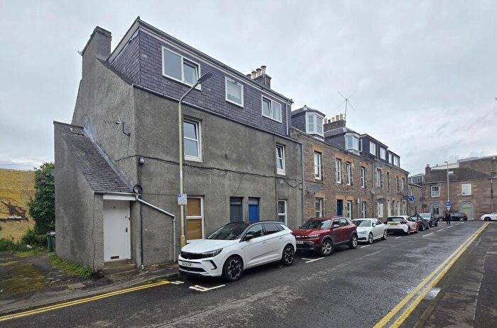 2 Bedroom Flat To Rent In James Street, Perth, PH2