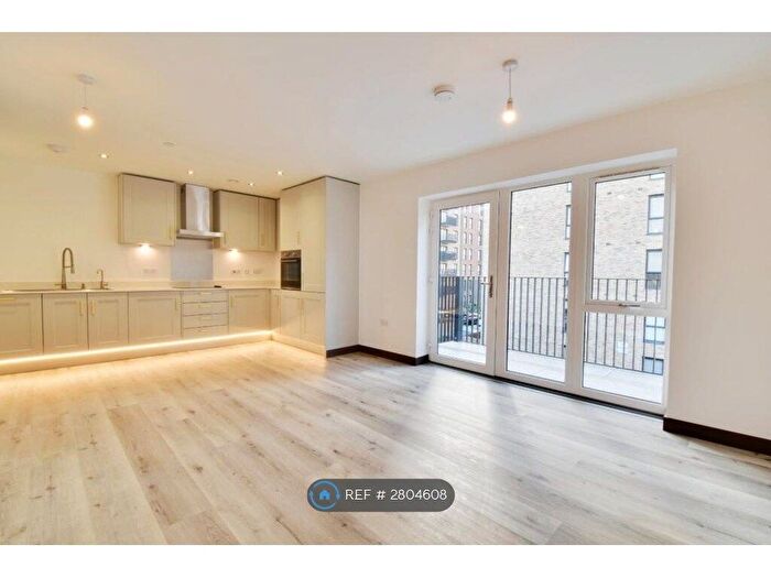 2 Bedroom Flat To Rent In Bridgeman House, Watford, WD18