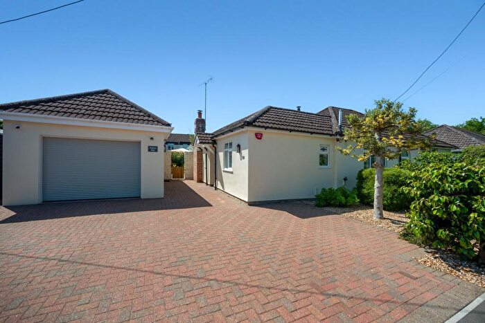 4 Bedroom Bungalow For Sale In Romsey, SO51