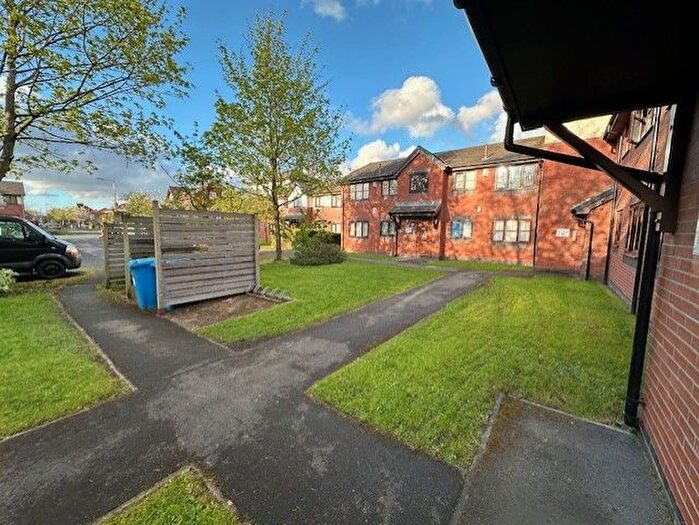 1 Bedroom Flat For Sale In Longford Place, Manchester, M14