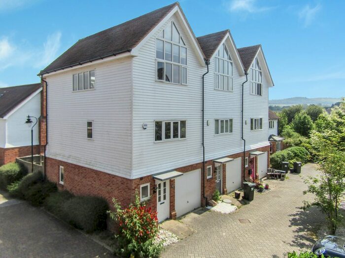 3 Bedroom End Of Terrace House For Sale In Havillands Place, Wye, Ashford, TN25