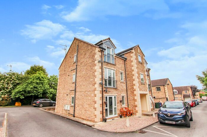 2 Bedroom Flat To Rent In Oaken Royd Croft, Barnsley, South Yorkshire, S74