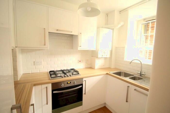 2 Bedroom Flat To Rent In Pegwell House, Hackney, E5