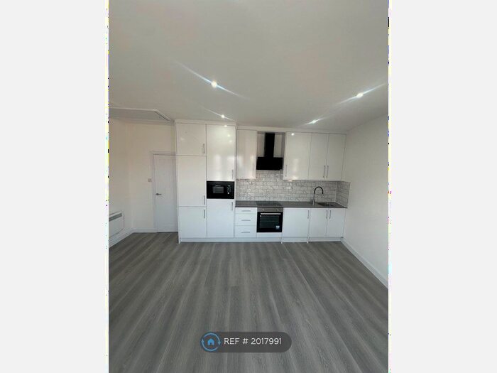 2 Bedroom Flat To Rent In Kensington Road, Reading, RG30