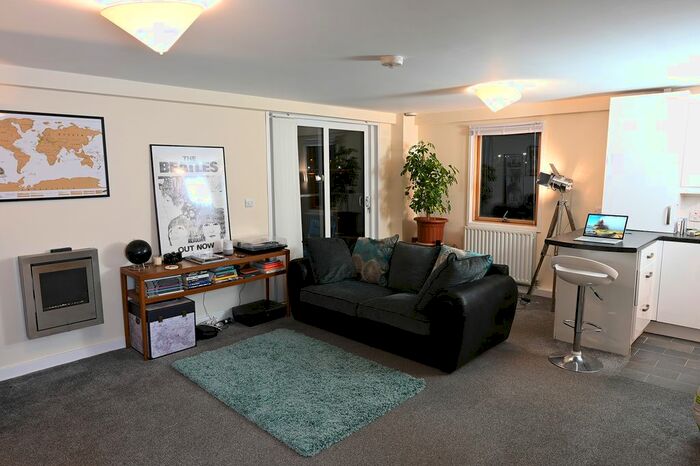 2 Bedroom Flat To Rent In Trinity Court, Holyhead, LL65