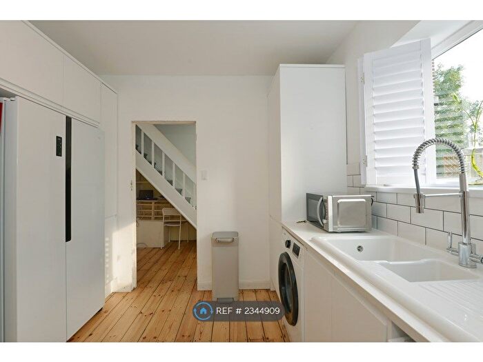 3 Bedroom Maisonette To Rent In East End Road, London, N2