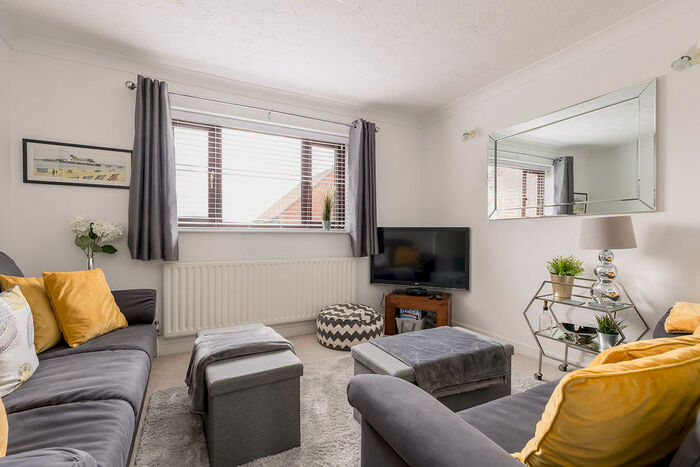 3 Bedroom Town House To Rent In Willow Way, Christchurch, BH23