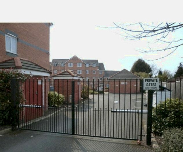 2 Bedroom Flat To Rent In Knightswood Court, Allerton, Liverpool L18