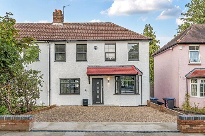 3 Bedroom End Of Terrace House For Sale In Trent Gardens, Southgate, London, N14