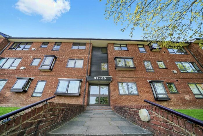 2 Bedroom Flat To Rent In Whitehaven Close, Bromley, BR2