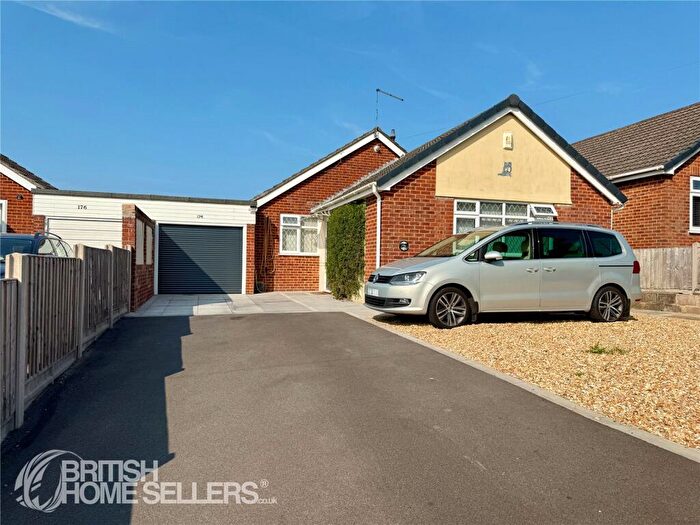 3 Bedroom Bungalow For Sale In Leybourne Avenue, Bournemouth, Dorset, BH10