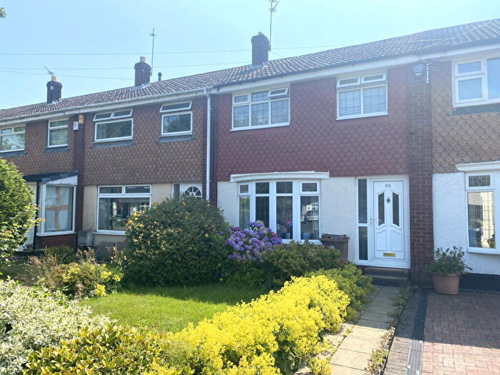 3 Bedroom Town House For Sale In Harewood Drive, Royton, OL2