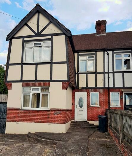 3 Bedroom Semi-Detached House To Rent In Chigwell Road, Woodford Green, IG8