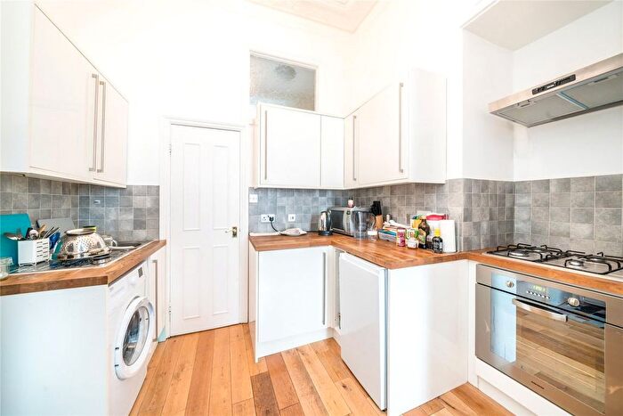 1 Bedroom Flat To Rent In Warwick Way, Pimlico Amp; Westminster, SW1V