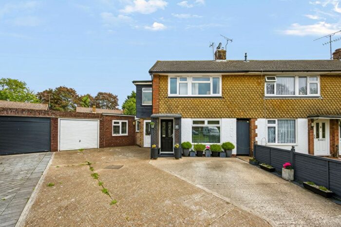 4 Bedroom End Of Terrace House For Sale In Priors Close, Upper Beeding, BN44