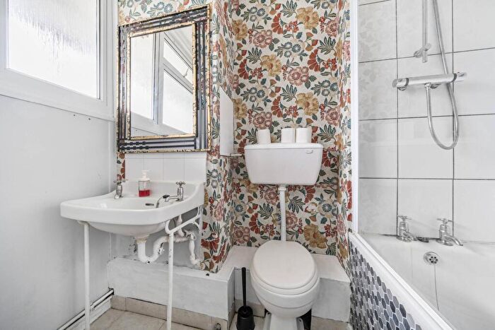 1 Bedroom Flat To Rent In Picton Street, Camberwell, London, SE5