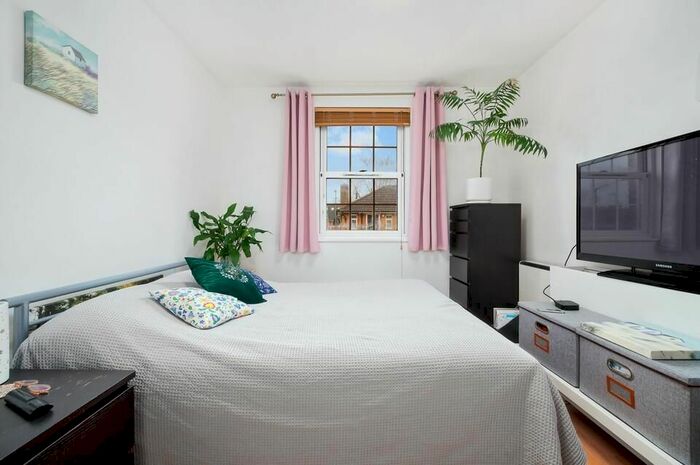 1 Bedroom Flat To Rent In Sophia Square, London, SE16