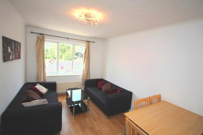 5 Bedroom Maisonette To Rent In Camellia Lane, Surbiton, KT5