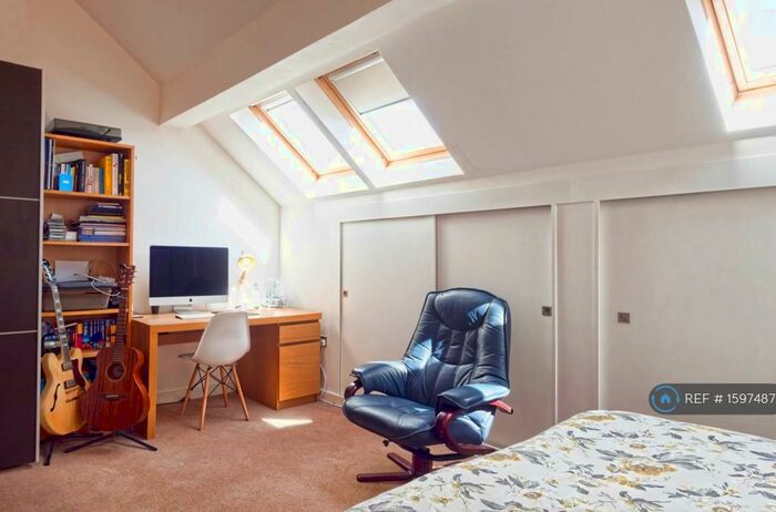 2 Bedroom Maisonette To Rent In Primezone Mews, London, N8