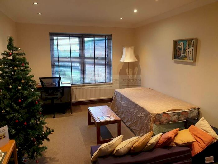 1 Bedroom Apartment To Rent In Athelstan Walk North, Welwyn Garden City, AL7