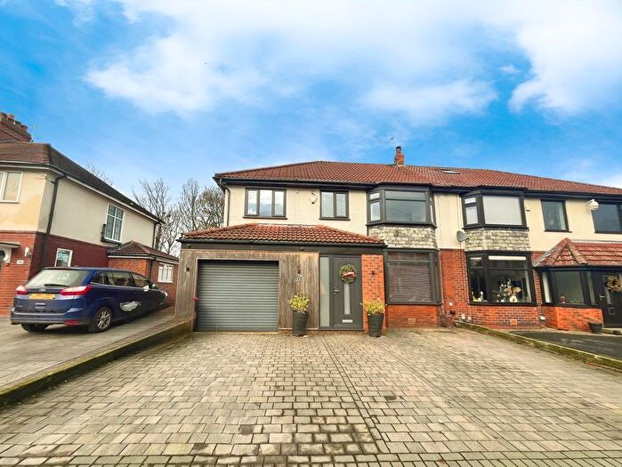 4 Bedroom Semi-Detached House For Sale In Marlwood Road, Smithills, BL1
