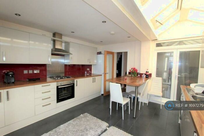 5 Bedroom Terraced House To Rent In Richmond Road, Gillingham, ME7