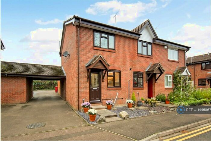 2 Bedroom Semi-Detached House To Rent In Littlebrook Avenue, Slough, SL2