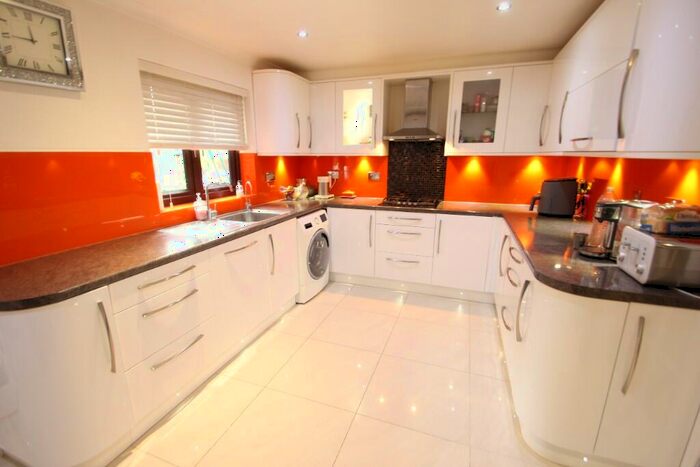 5 Bedroom Semi-Detached House To Rent In August End, Slough, Berkshire, SL3