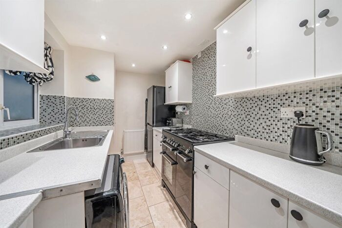 1 Bedroom Flat For Sale In Guildford Road, London, SW8